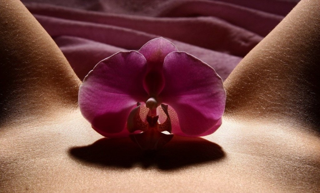 How to please a woman with your fingers.